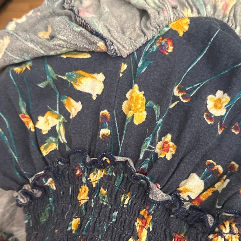 Floral Off-Shoulder Ruffle crop Top - Picture 4 of 4